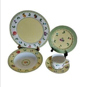 Victoria Beale Savannah 1960 -5 PC Elegant Fruit Pattern Dinnerware Set